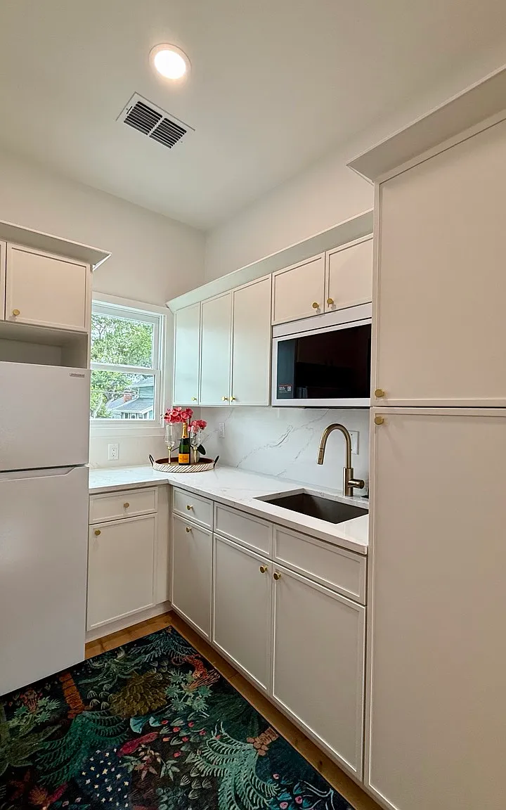 Studio, 378 sqft, $1,950 — Photo 3