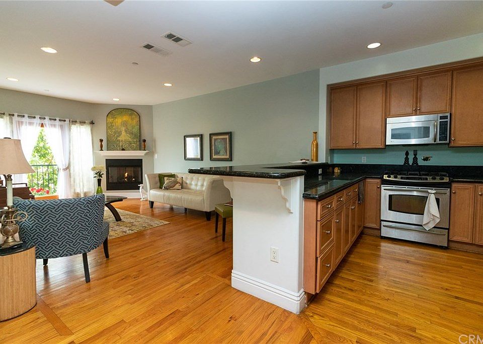 1st image of 637 S Grand Ave #6