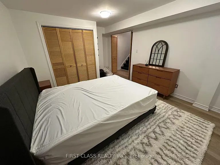1905 Webster Blvd #BASEMENT — Photo 5