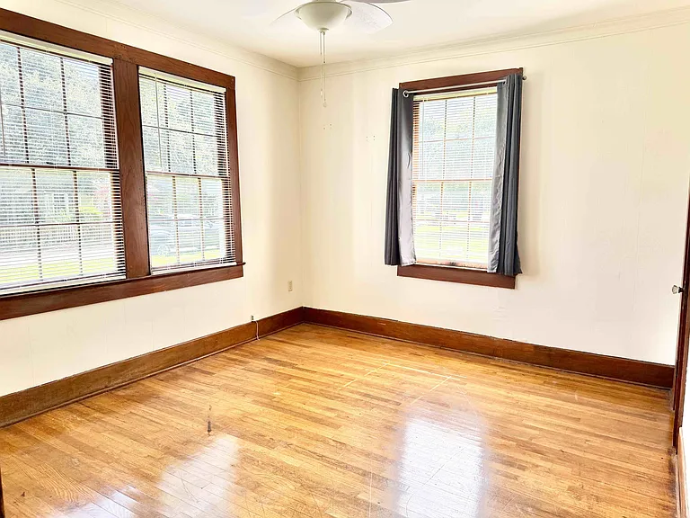 2554 Zeeland Ave — Photo 7