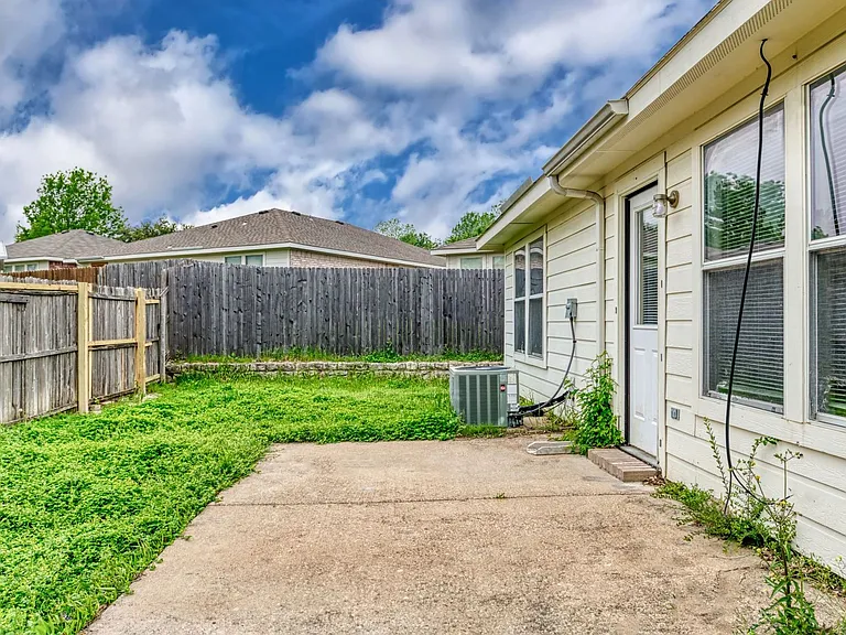 1514 Cover Dr — Photo 23