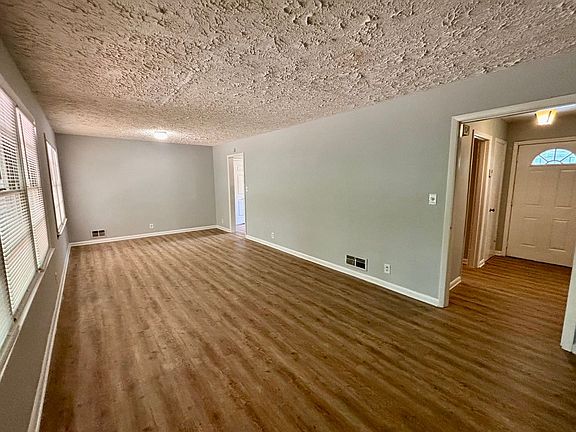 3rd image of 2612 Dawn Dr