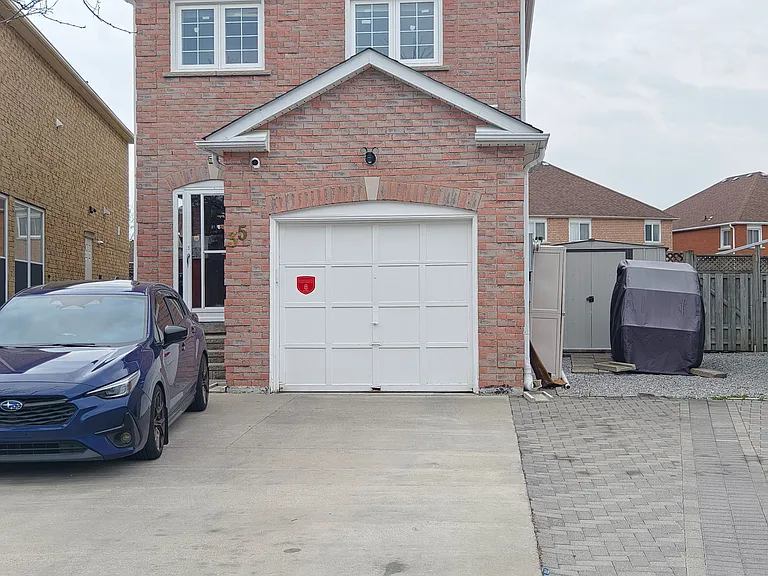 35 Kenborough Ct — Photo 1