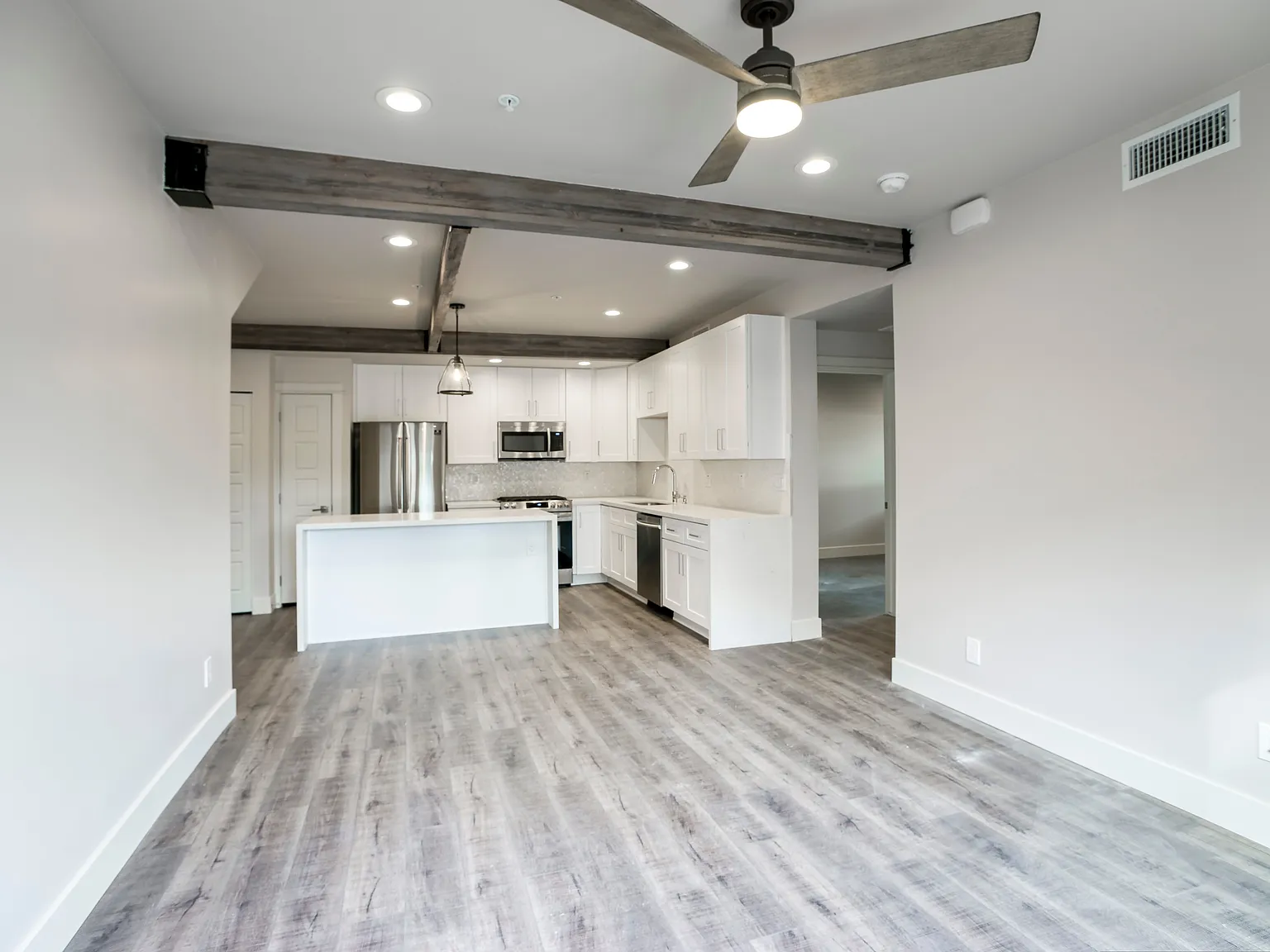 2 bed, 915 sqft, $2,145 — Photo 4