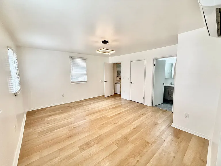 139 E Clifton Ave #102 — Photo 6