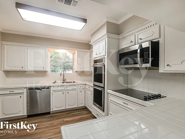 4146 Meadowbank Dr — Photo 9