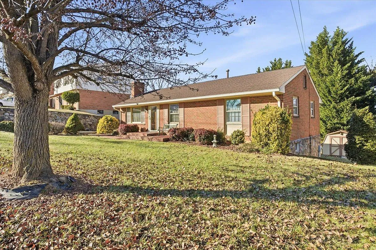 3003 Glenmont Dr — Photo 3