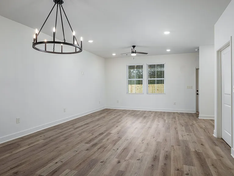 801 Stonebrook Ln — Photo 93