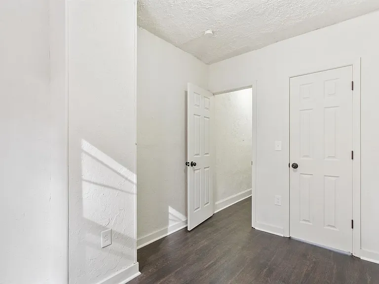 916 May St — Photo 11