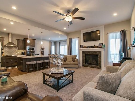 4th image of 314 Aspen Dr NE