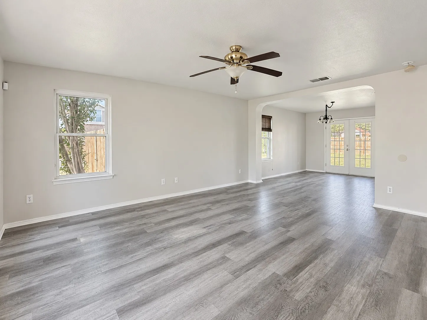 3 bed, 2.5 bath, 2256 sqft, $1,900 — Photo 4