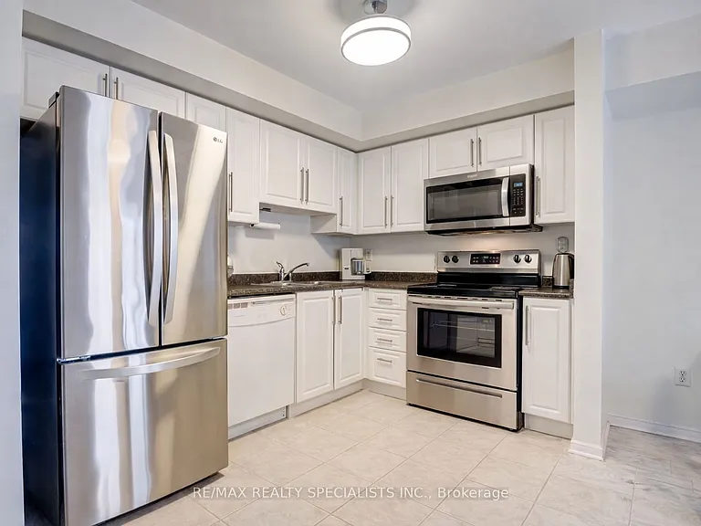 3975 Eglinton Ave W #16 — Photo 4