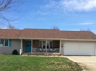 1002 Penguin St, Effingham, IL 62401