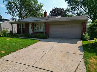 15018 Maplewood Ln, Plymouth, MI 48170