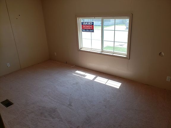 3rd image of 3000 Tuttle Creek Blvd #541