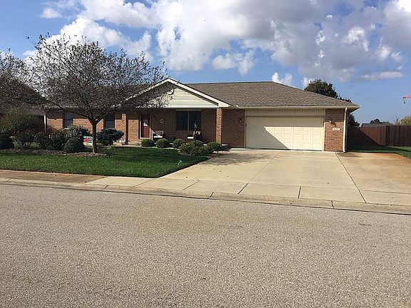 3rd image of 422 Alexander Dr