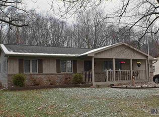 8867 Buerk Dr, Temperance, MI 48182