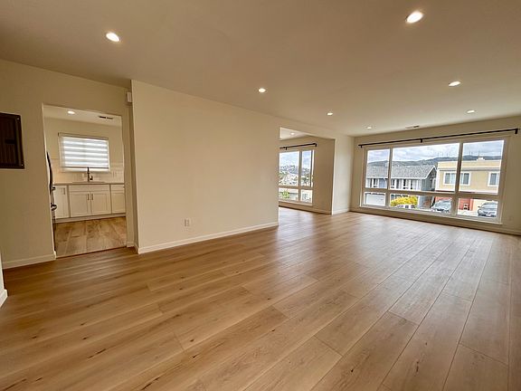 2nd image of 114 Saint Francis Blvd #1