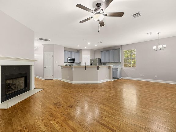 3rd image of 1515 Natural Bridge Ln