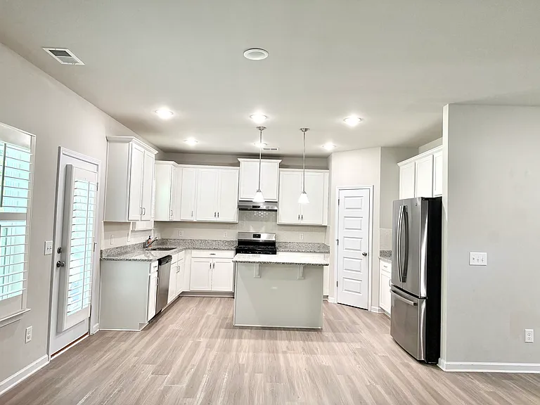 155 Brinson Cir — Photo 4