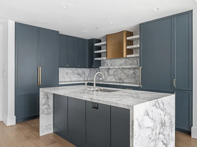 525 6th Ave #4B — Photo 3