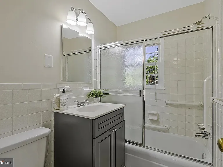 8009 Lewinsville Rd — Photo 20