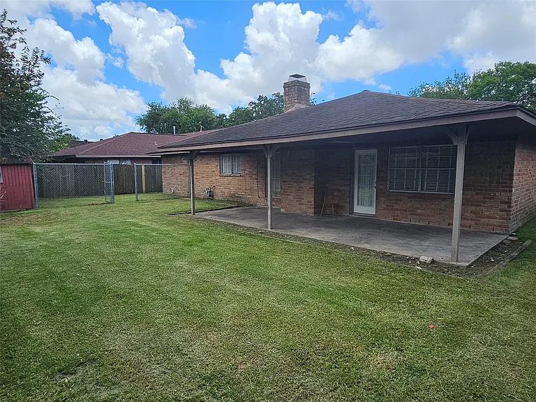 2701 Henderson Ln — Photo 16