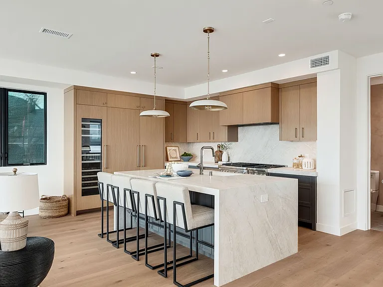 212 Manhattan Ave — Photo 11
