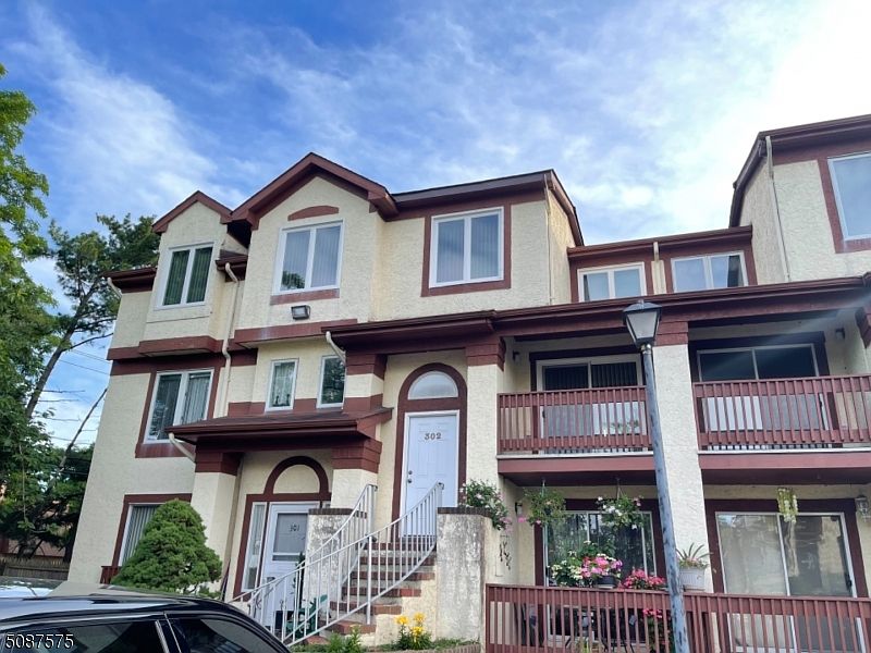 1st image of 302 Michaels Ct