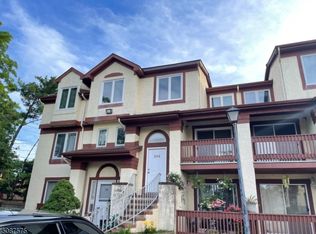 302 Michaels Ct, Woodbridge, NJ 07095