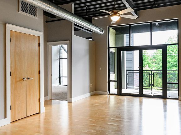 5th image of 350 E Short St Unit 313