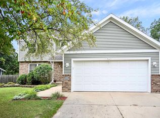 5825 Fairway Dr NW, Rochester, MN 55901