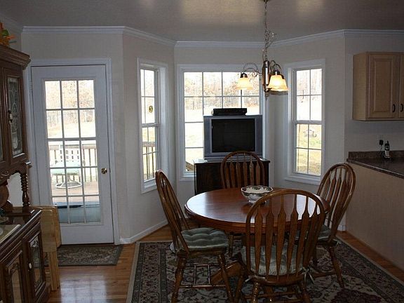 Eat-in Kitchen with Bay Window