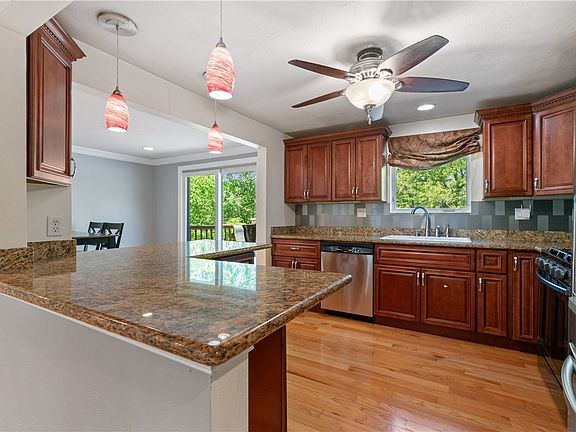 3rd image of 2813 Glenny Lane Ext