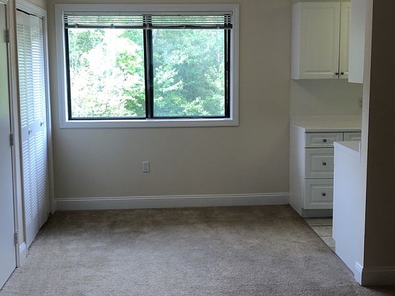 2nd image of 957 Norwest Dr #955