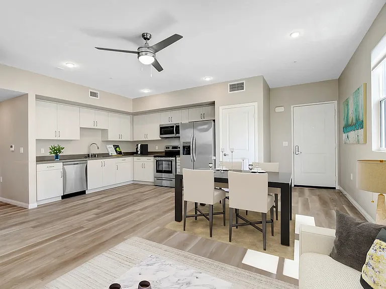 JB Center Apartments — Photo 7