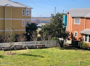 317 W Brunswick St, Southport, NC 28461