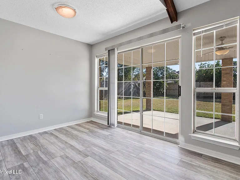 987 Bluff Rdg — Photo 14