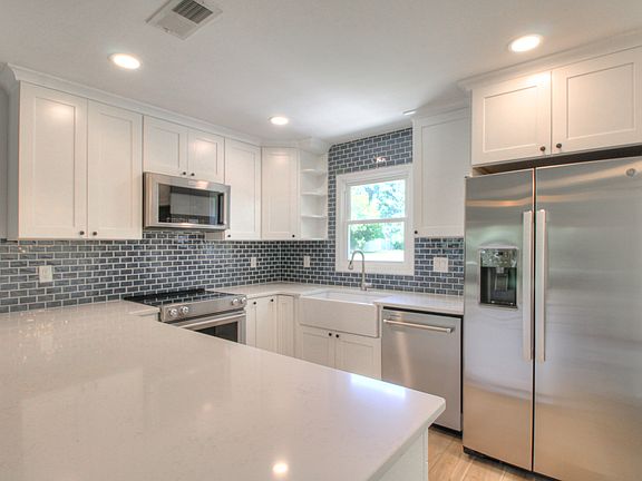 2nd image of 1112 Willoughby Rd