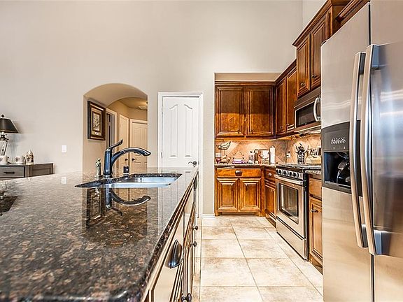 4th image of 316 Acklington Dr