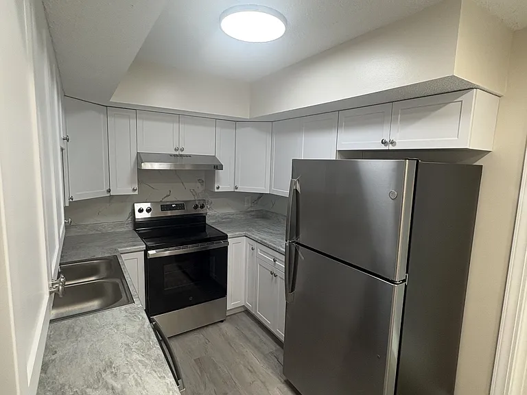 2420 Wakefield Dr — Photo 4