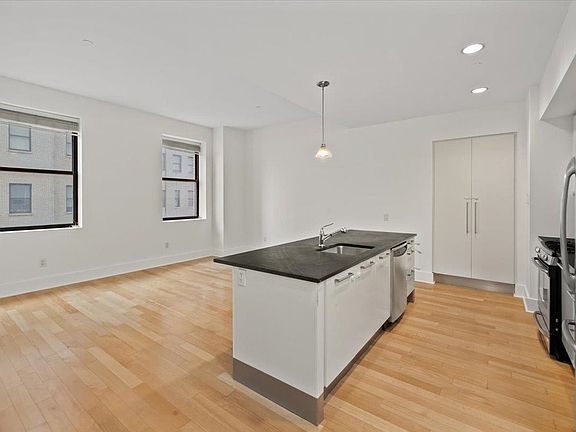 4th image of 4 Beacon Way APT 1203