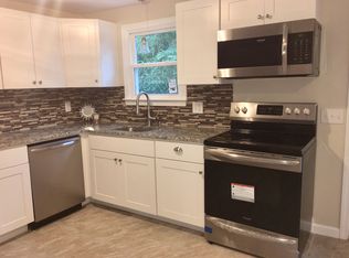 15 Union Church Ter, Rochester, MA 02770