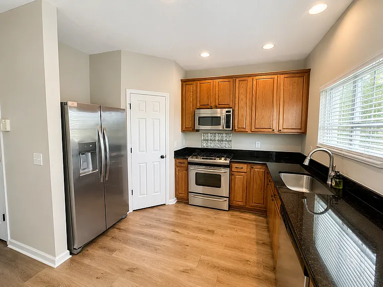 6896 Derby Run Dr — Photo 6