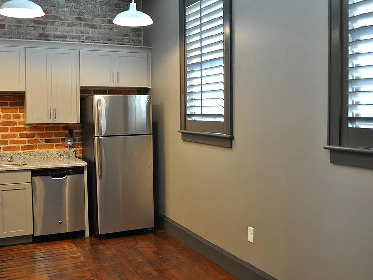 530 Craghead St #204 — Photo 11