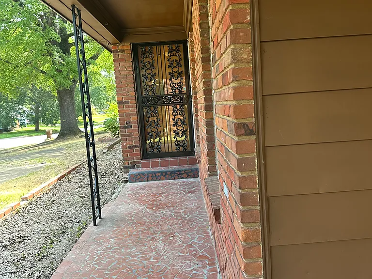 4697 Wooddale Ave — Photo 3