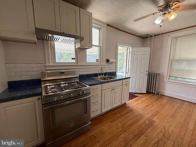 300 Devereaux Ave — Photo 8