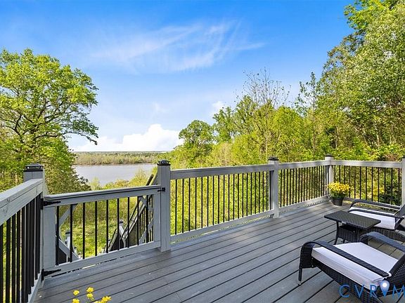 5th image of 402 Rivers Bend Cir