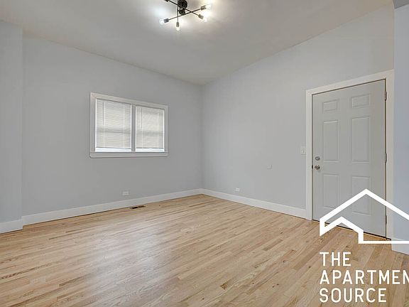 3rd image of 930 N Richmond St Unit 2