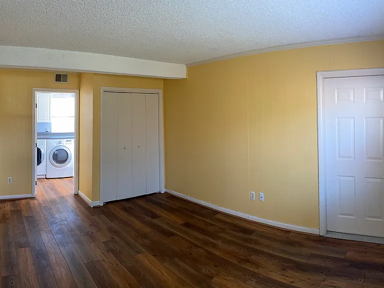 436 Queensway Rd — Photo 15
